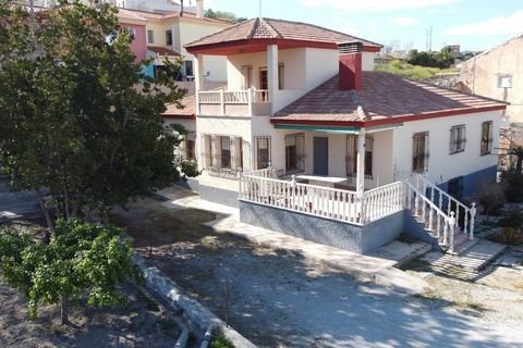 Landsbyhus i Baza, Granada, Baza - € 360.000 | Ref: v3148 - foto 1