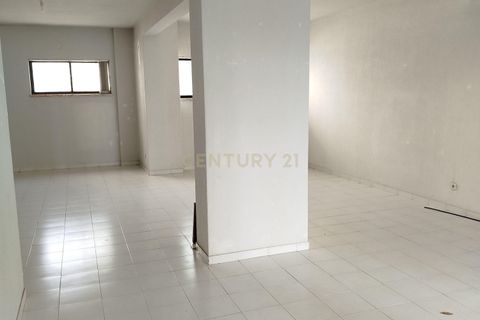 Erhvervsejendom i Carcavelos, Lisbon, Carcavelos - € 217.000 | Ref: C0184-01274 - foto 2
