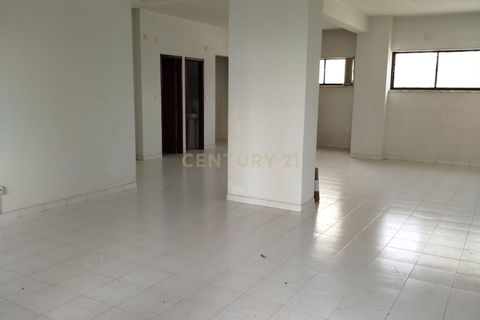 Erhvervsejendom i Carcavelos, Lisbon, Carcavelos - € 217.000 | Ref: C0184-01274 - foto 3