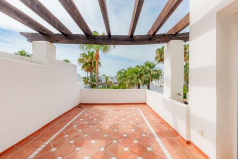 Villa a Estepona, Malaga, Estepona - € 1.475.000 | Ref: MLSC4280503 - foto 2