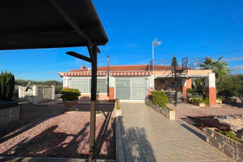 Villa in Crevillent, Alicante - photo 1