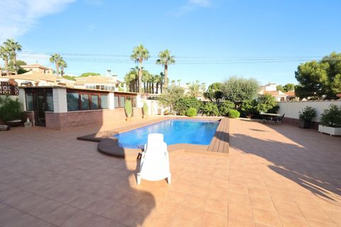 Villa i Torrevieja, Alicante, Torrevieja - € 930.000 | Ref: 747533 - foto 34