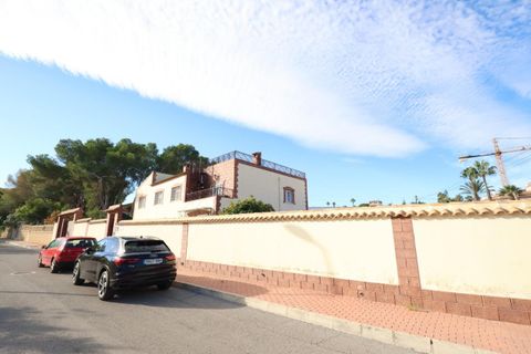 Villa i Torrevieja, Alicante, Torrevieja - € 930.000 | Ref: 747533 - foto 39
