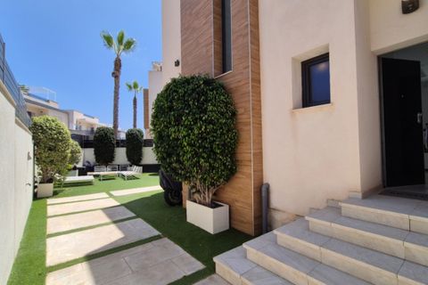 Villa a Torrevieja, Alicante, Torrevieja - € 785.000 | Ref: 746815 - foto 2