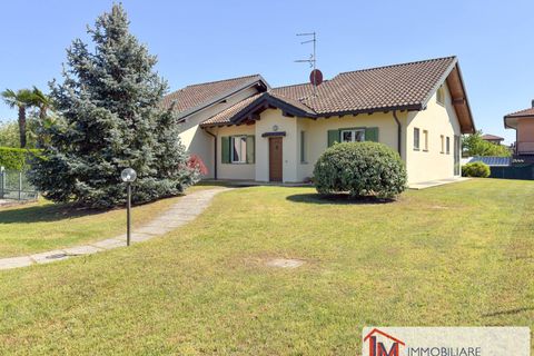 Villa i Angera, Varese, Angera - € 475.000 | Ref: LM 1820 - foto 1