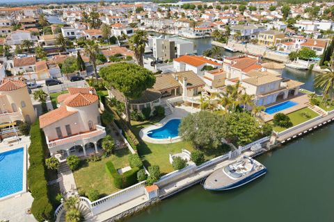 Villa a Empuriabrava, Gerona, Empuriabrava - € 1.375.000 | Ref: W-049PCK - foto 2
