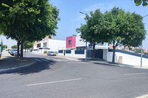 Helårsgrund i Cascais, Lisbon, Cascais - € 330.000 | Ref: C0407-00558 - foto 4