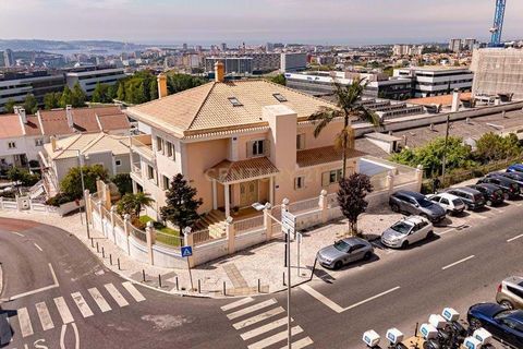 Villa i Amadora, Lisbon, Amadora - € 1.799.000 | Ref: C0483-01846 - foto 1