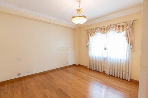 Villa i Amadora, Lisbon, Amadora - € 1.799.000 | Ref: C0483-01846 - foto 13