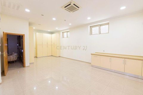 Villa i Amadora, Lisbon, Amadora - € 1.799.000 | Ref: C0483-01846 - foto 23