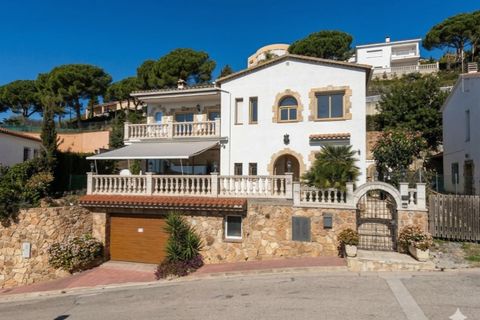Villa i Canyelles (Ayto Lloret Mar), Gerona - foto 1
