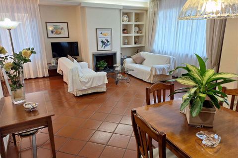 Villa a Montecatini Terme, Pistoia, Montecatini Terme - € 615.000 | Ref: V1376-1137951 - foto 2