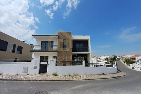 Villa i Laranjeiro, Setubal, Laranjeiro - € 695.000 | Ref: 1992 - foto 1