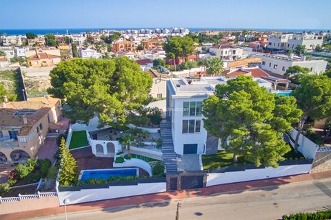 Villa i Torrevieja, Alicante, Torrevieja - € 890.000 | Ref: ES-83061 - foto 47