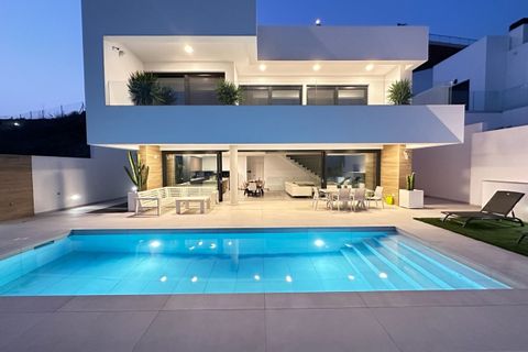 Villa i Torrox Costa, Malaga, Torrox Costa - € 1.350.000 | Ref: MLH996 - foto 3