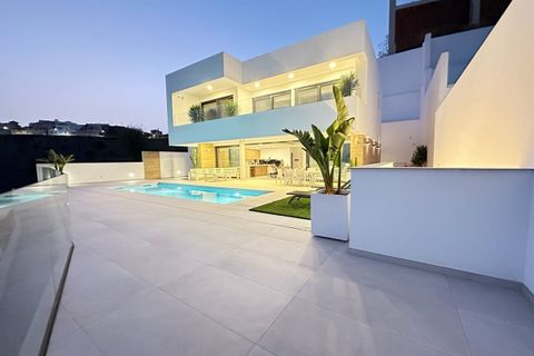 Villa i Torrox Costa, Malaga, Torrox Costa - € 1.350.000 | Ref: MLH996 - foto 16