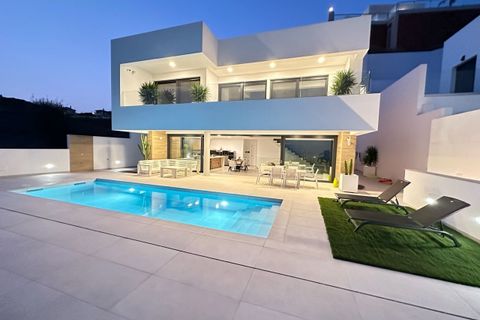 Villa i Torrox Costa, Malaga, Torrox Costa - € 1.350.000 | Ref: MLH996 - foto 23