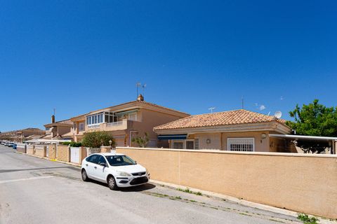 Villa i Punta Prima, Alicante, Punta Prima - € 235.000 | Ref: C-58082 - foto 39