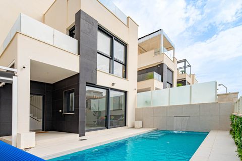 Villa i Punta Prima, Alicante, Punta Prima - € 650.000 | Ref: CLDE-83609 - foto 3