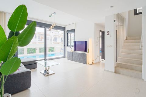 Villa i Punta Prima, Alicante, Punta Prima - € 650.000 | Ref: CLDE-83609 - foto 4