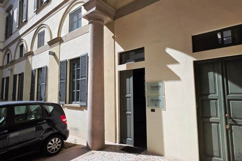 L'establiment comercial a Vigevano, Pavia, Vigevano - € 1.500/mes | Ref: 26 AB - UFFICI - foto 2