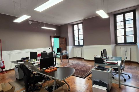 L'establiment comercial a Vigevano, Pavia, Vigevano - € 1.500/mes | Ref: 26 AB - UFFICI - foto 7