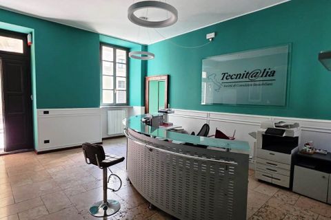 L'establiment comercial a Vigevano, Pavia, Vigevano - € 1.500/mes | Ref: 26 AB - UFFICI - foto 10