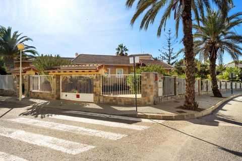 Villa i Cabo Roig, Alicante, Cabo Roig - € 1.550.000 | Ref: MLSC657060/13477 - foto 46