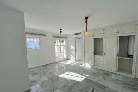 Villa i Puerto Banus, Malaga, Puerto Banus - € 1.470.000 | Ref: R5383699 - foto 24