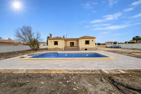Landejendom i Catral, Alicante, Catral - € 329.900 | Ref: F124/3390 - foto 1