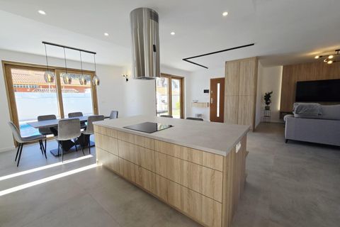Villa a Cabo Roig, Alicante, Cabo Roig - € 1.400.000 | Ref: MLSC3883862/13477 - foto 12