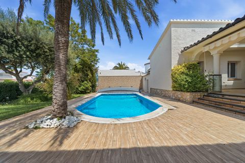 Villa i Empuriabrava, Gerona, Empuriabrava - € 18.000.000 | Ref: W-049TE0 - foto 3