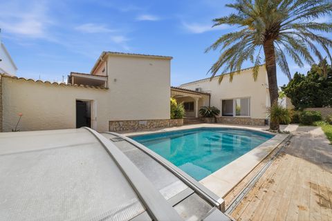 Villa i Empuriabrava, Gerona, Empuriabrava - € 18.000.000 | Ref: W-049TE0 - foto 4