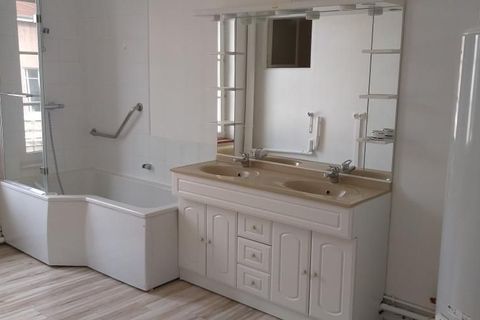 Villa a Reims, Marne, Reims - € 1.200/mes | Ref: 240663 - foto 4