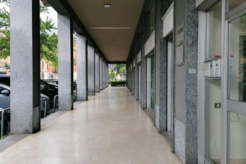 L'establiment comercial a Lecco, Lecco, Lecco - € 20.000/mes | Ref: 6494 - foto 2