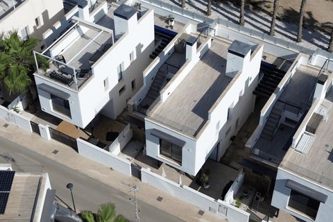 Villa i Cabo Roig, Alicante, Cabo Roig - € 449.950 | Ref: R-26995 - foto 32