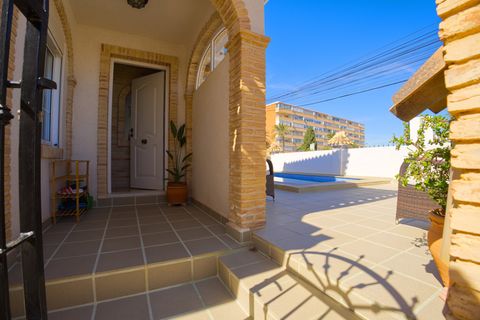 Villa a Torrevieja, Alicante, Torrevieja - € 429.000 | Ref: FBU20864 - foto 5