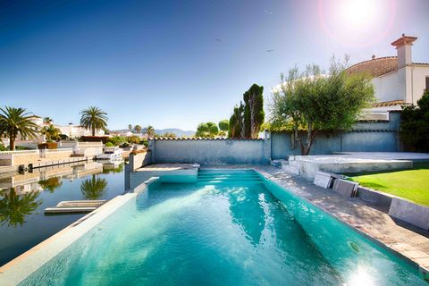 Villa a Empuriabrava, Gerona, Empuriabrava - € 1.150.000 | Ref: W-049N0R - foto 3