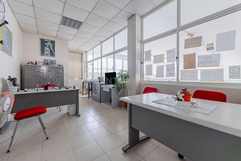 Erhvervsejendom i Amadora, Lisbon, Amadora - € 70.000 | Ref: C0379-01041 - foto 16