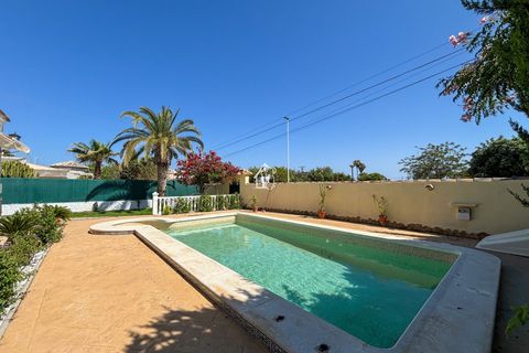 Villa a Torrevieja, Alicante, Torrevieja - € 2.500/mes | Ref: CHA00750 - foto 3