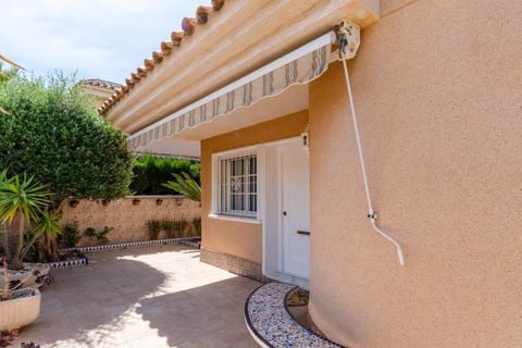 Villa a Punta Prima, Alicante, Punta Prima - € 325.000 | Ref: WV2596 - foto 5