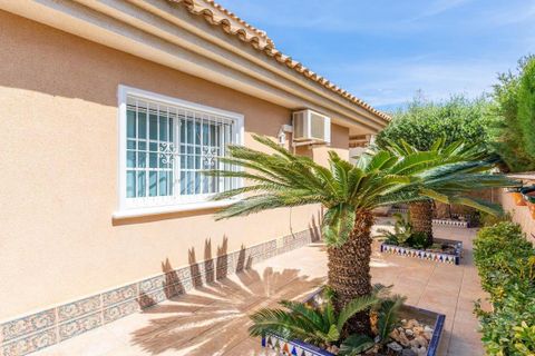 Villa a Punta Prima, Alicante, Punta Prima - € 325.000 | Ref: WV2596 - foto 11