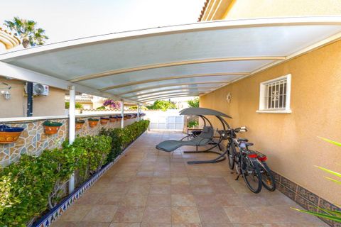 Villa a Punta Prima, Alicante, Punta Prima - € 325.000 | Ref: WV2596 - foto 10