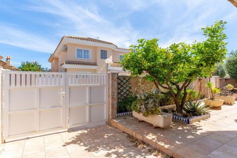 Villa a Punta Prima, Alicante, Punta Prima - € 325.000 | Ref: WV2596 - foto 4