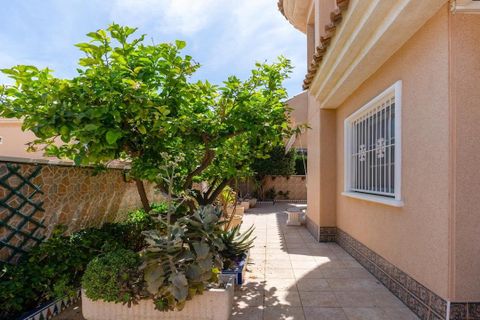 Villa a Punta Prima, Alicante, Punta Prima - € 325.000 | Ref: WV2596 - foto 6