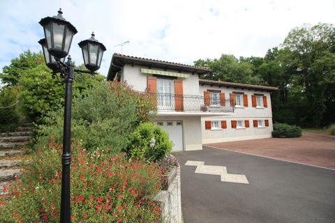 Villa a Aunac, Charente, Aunac - € 200.000 | Ref: BVI85335 - foto 15