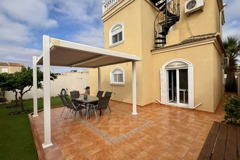 Villa i Torrevieja, Alicante, Torrevieja - € 398.995 | Ref: MLSC3047670 - foto 1