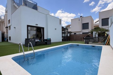 Villa i Torrevieja, Alicante, Torrevieja - € 558.900 | Ref: A11384/6084 - foto 1
