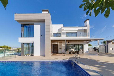 Villa a Torrevieja, Alicante, Torrevieja - € 1.275.000 | Ref: CSPX-66944 - foto 2