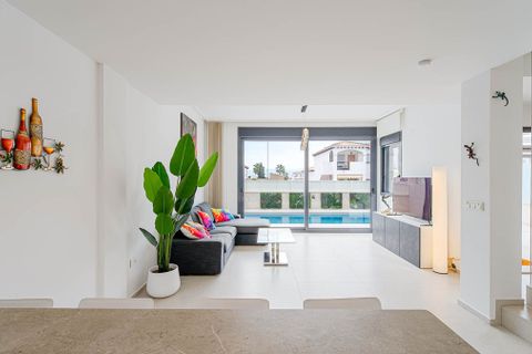 Villa - Punta Prima, Alicante, Punta Prima - € 650 000 | Réf : CSPX-39324 - photo 17